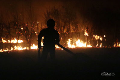 Interventions sur l'incendie après le feu d'artifice 