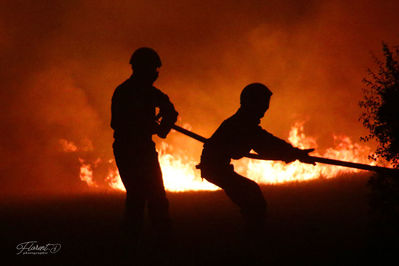 Interventions sur l'incendie après le feu d'artifice 