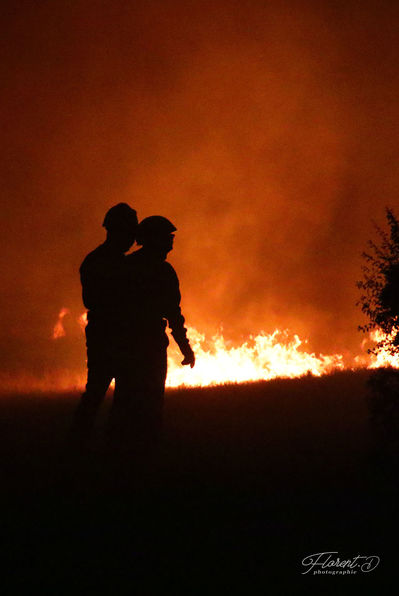 Interventions sur l'incendie après le feu d'artifice 